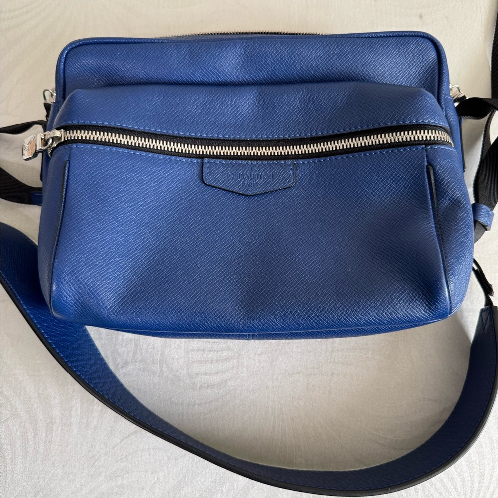 Louis Vuitton outdoor messenger bag taiga blue